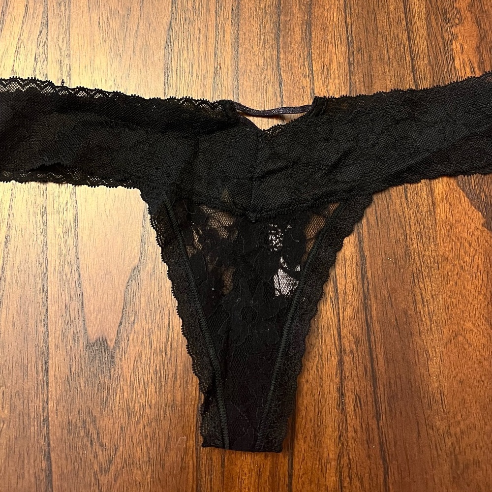 NWOT Victoria’s Secret Black Lace Thong Size M